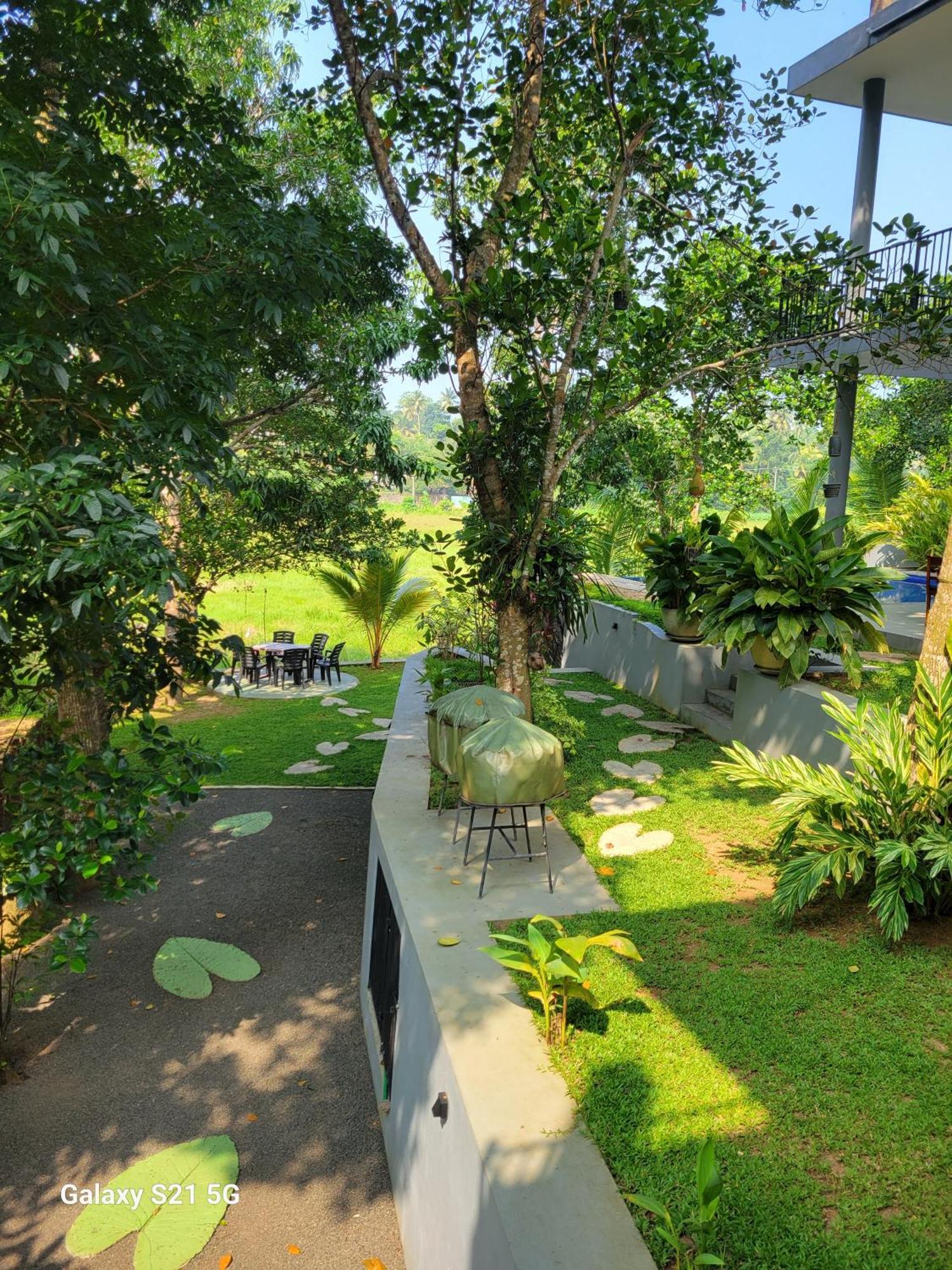Barefoot Bungalow Hikka Hikkaduwa Εξωτερικό φωτογραφία