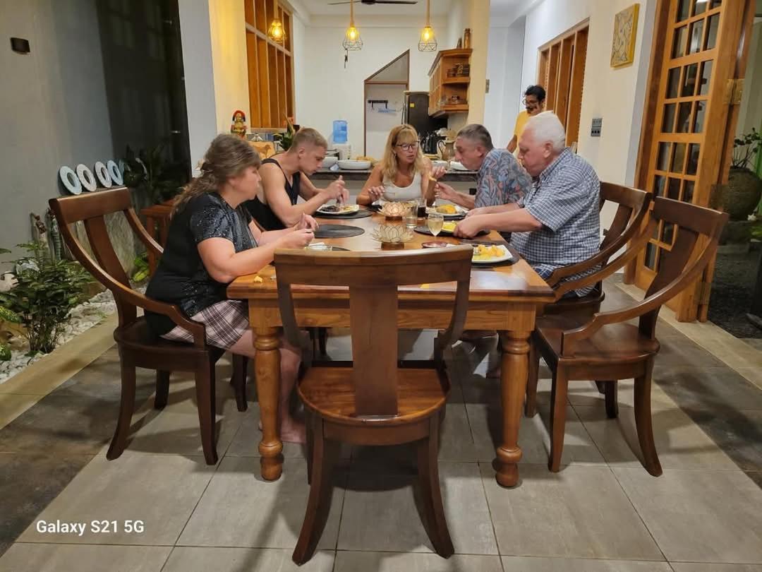 Barefoot Bungalow Hikka Hikkaduwa Εξωτερικό φωτογραφία